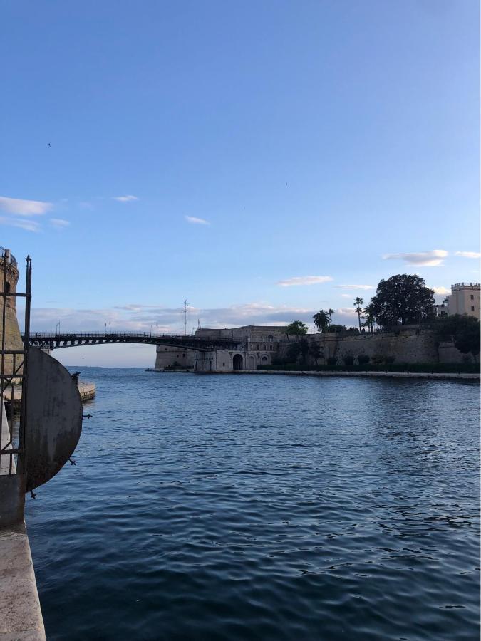 Downtown Lodge Museum Taranto Bagian luar foto