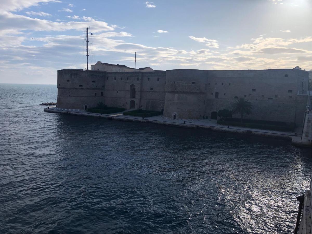 Downtown Lodge Museum Taranto Bagian luar foto